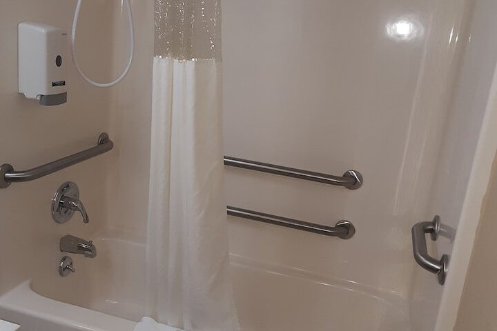 Room 14 of 28