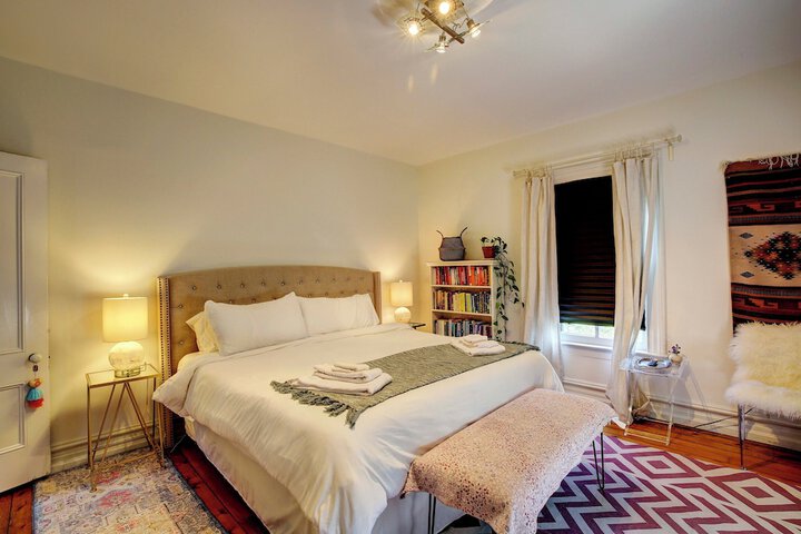 Walk to Downtown: Pet-friendly Millerton Home!