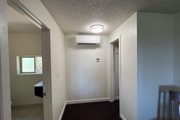 Room 102 of 143