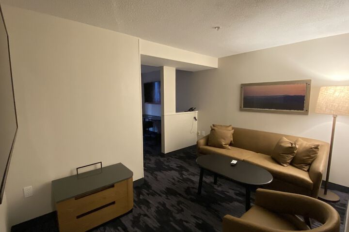 Room 10 of 32