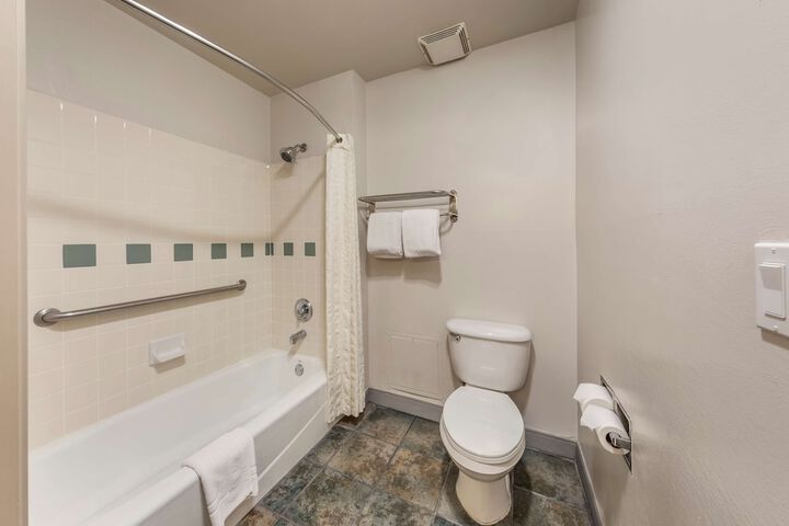 Room 32 of 42