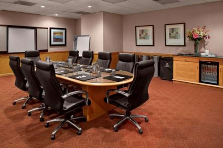 DoubleTree by Hilton Akron Fairlawn