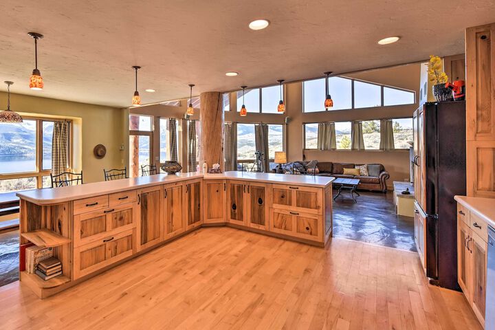 Luxe Twin Lakes House w / Mountain & Lake Views!