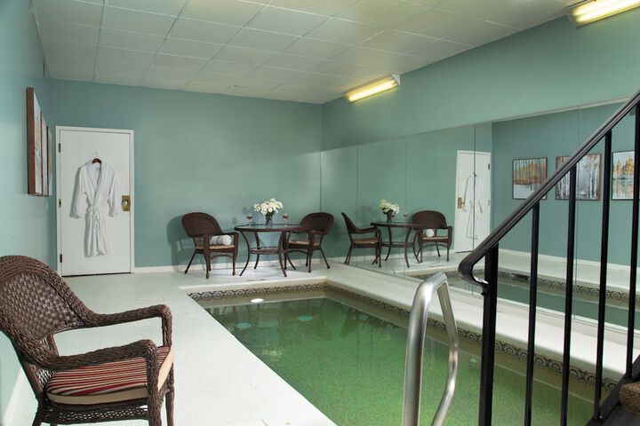 Meadowbrook Inn