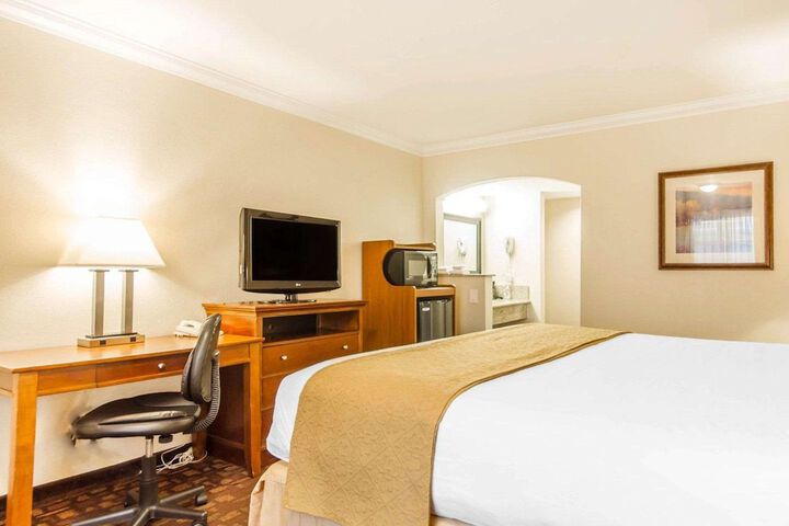 Room 17 of 36