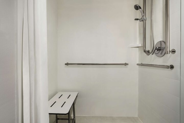 Room 10 of 39