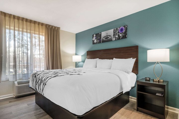 Room 17 of 35
