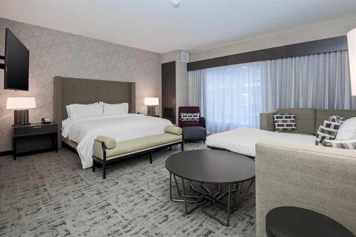 DoubleTree by Hilton Evansville
