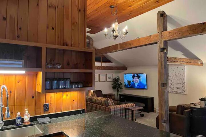Froggy Goggle Barn