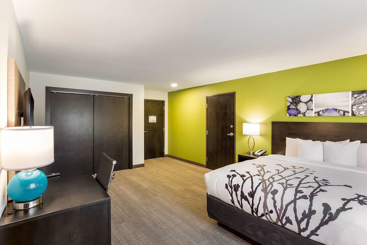 Room 9 of 35