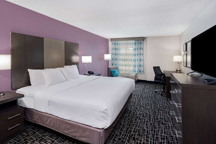 Room 32 of 60