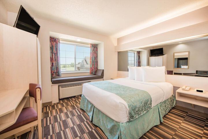 Microtel Inn & Suites by Wyndham Claremore