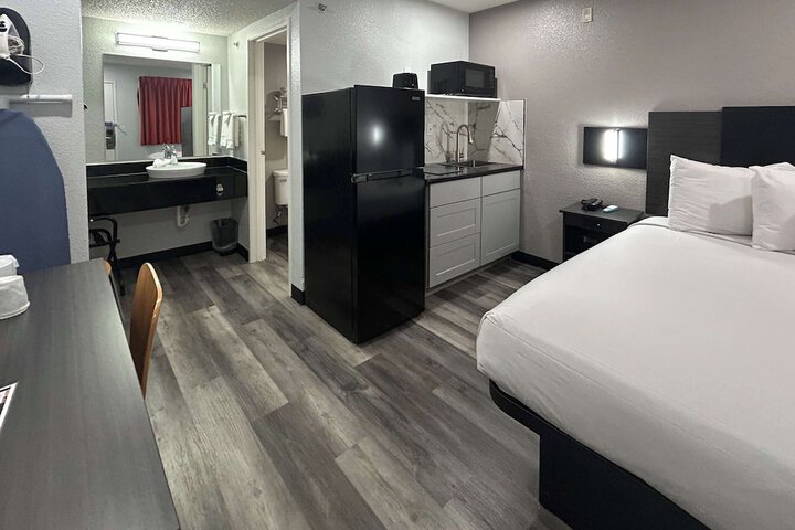 Room 9 of 15