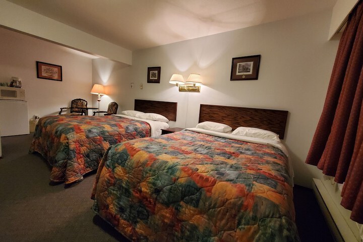 Room 8 of 16