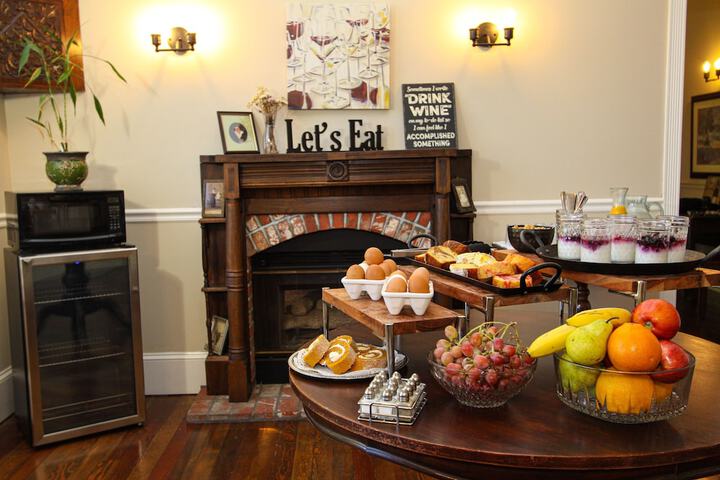 Breakfast/Coffee Service 36 of 45