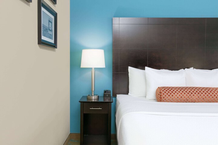 Room 25 of 61