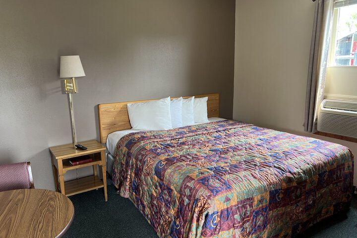 Room 93 of 443