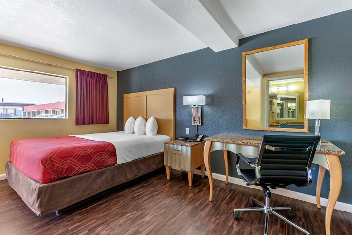 Room 26 of 32