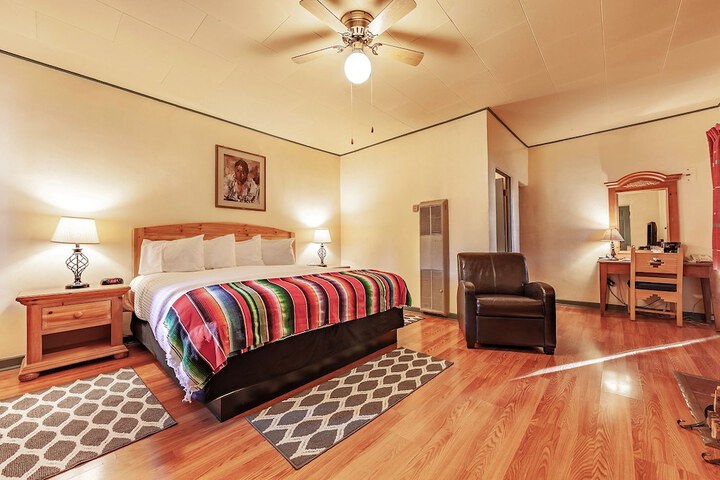 El Pueblo Lodge