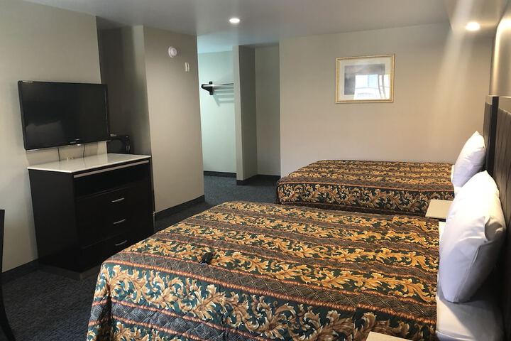 Room 8 of 32