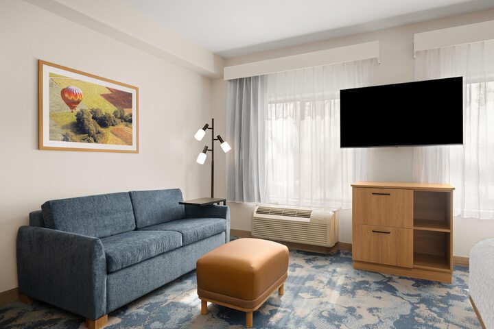 Hampton Inn & Suites Ontario