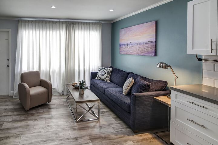 May-Dee Suites