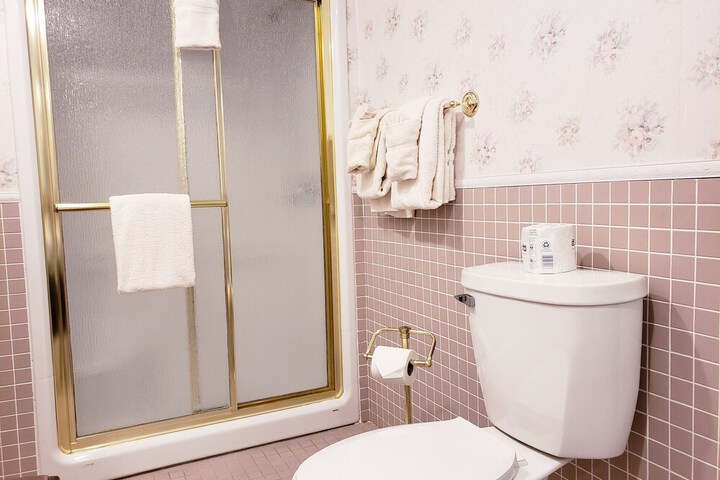 Room 54 of 208