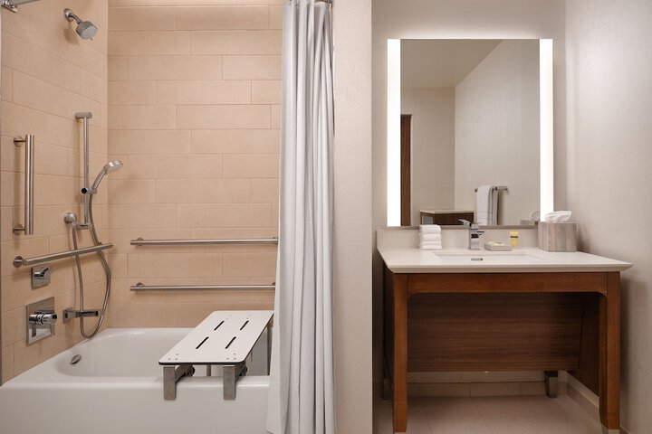 Room 10 of 38