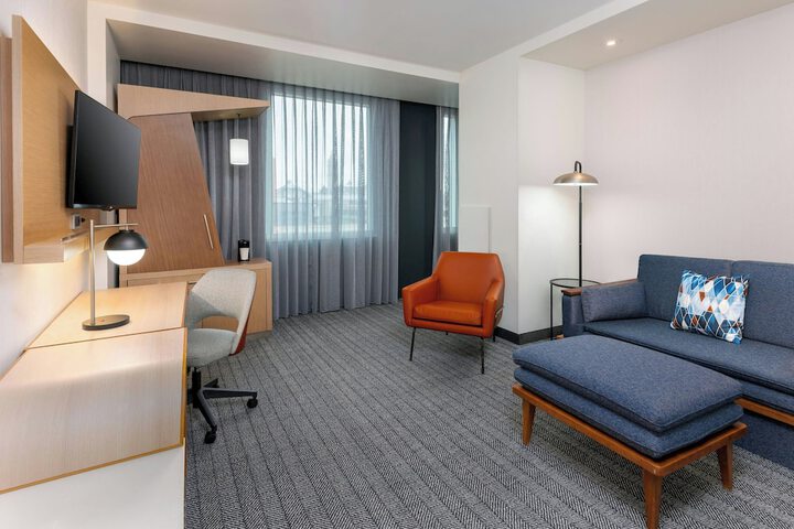 Room 25 of 53