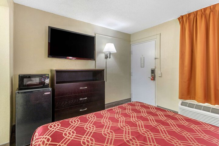 Room 9 of 31