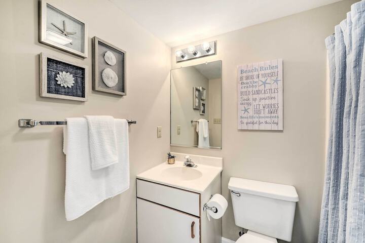 Brigantine Condo w / Beach Access & Pool Views
