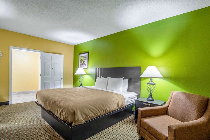 Room 11 of 30