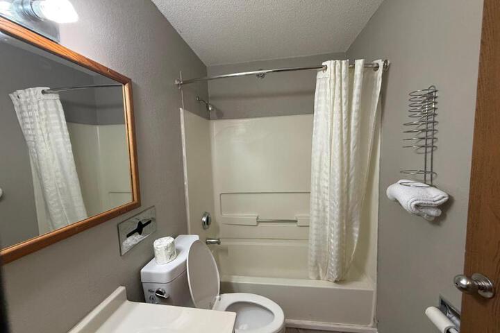 Coldwater Inn & Suites near I 69