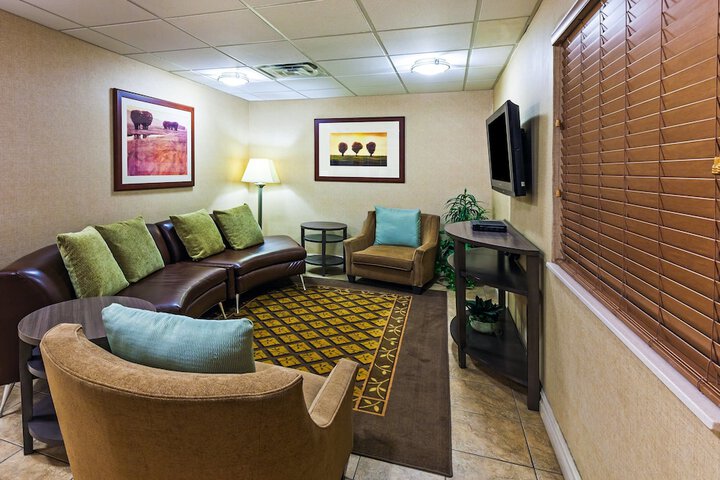 Candlewood Suites Owasso by IHG
