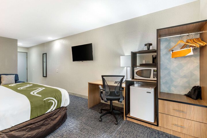 Room 26 of 34