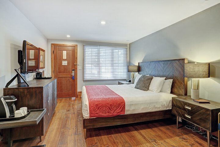 Room 255 of 302