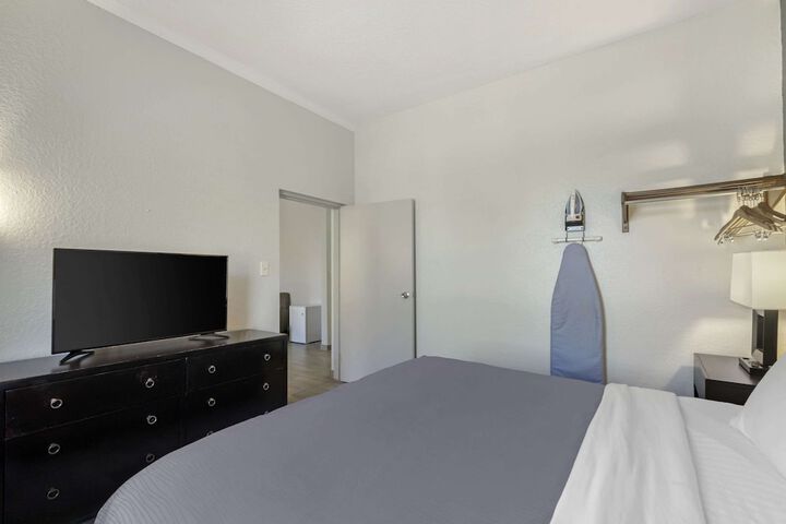 Room 16 of 33