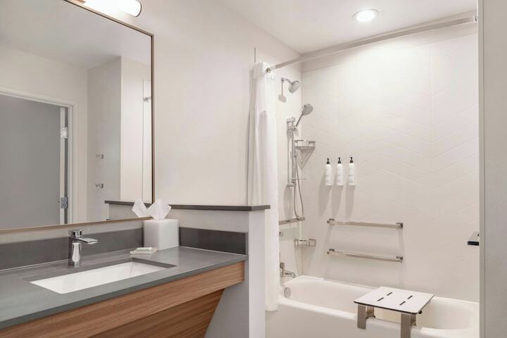 Fairfield Inn & Suites by Marriott Detroit Taylor