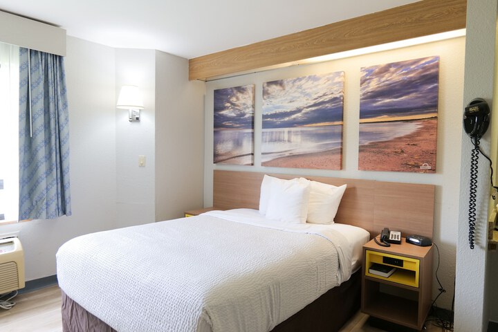 Room 12 of 38