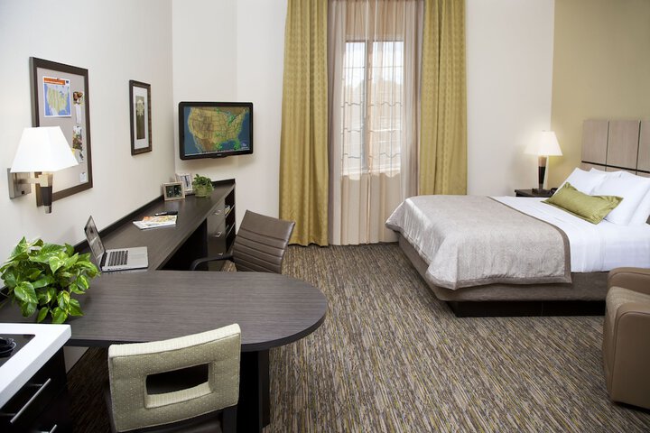 Room 32 of 46