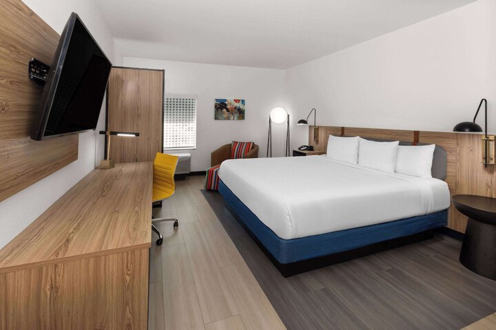 Room 17 of 45