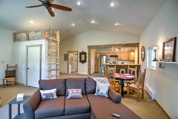 Mancos Cabin Rental on 80 Acres w / Mountain View!