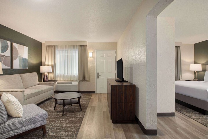 Room 21 of 76