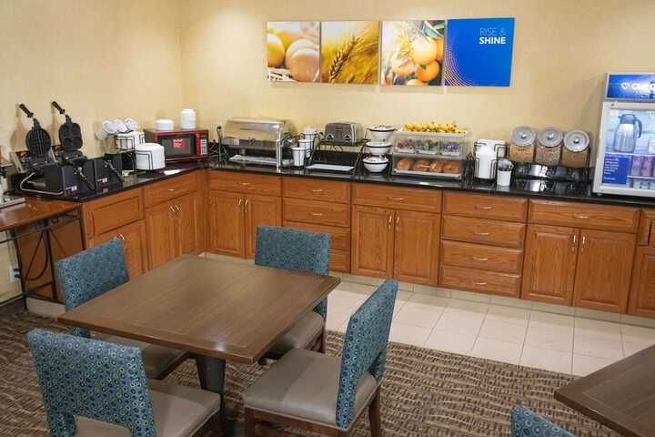 Breakfast/Coffee Service 90 of 93