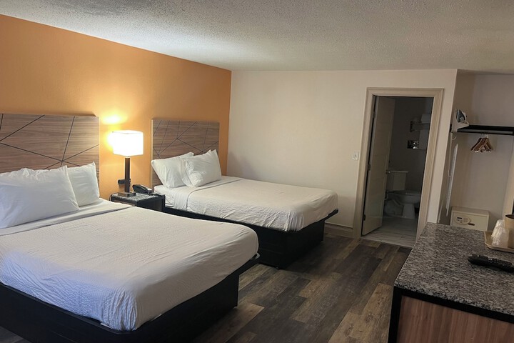 Howard Johnson by Wyndham Malden Boston Area