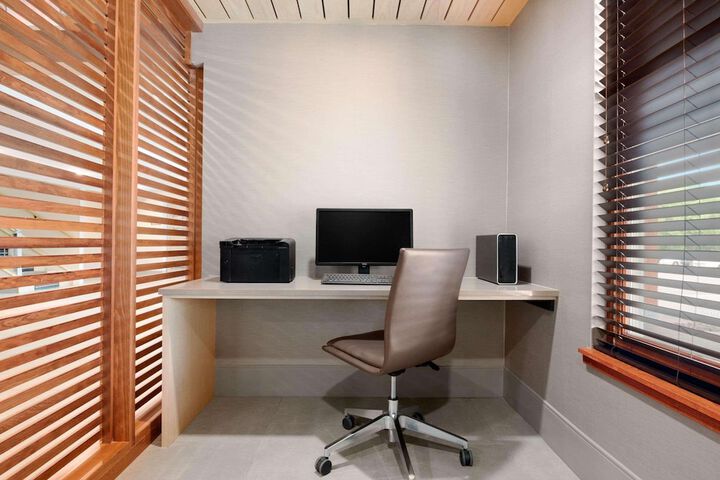 Business Center 24 of 26
