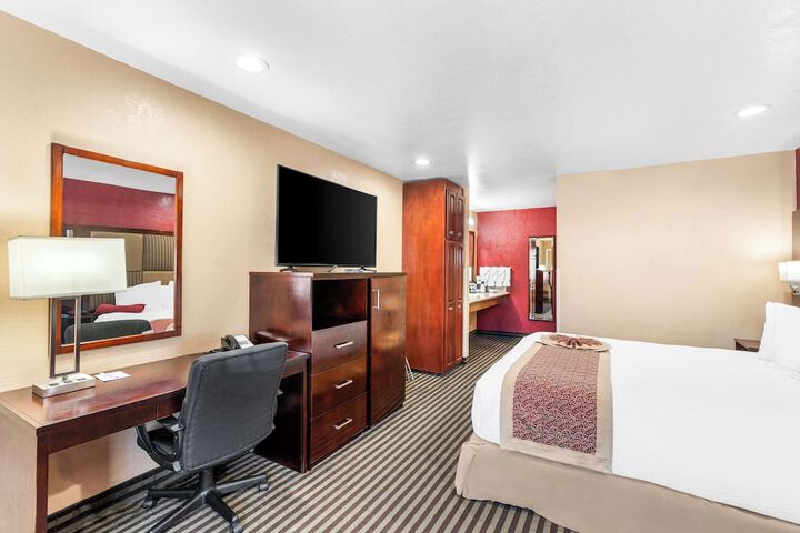Room 20 of 33