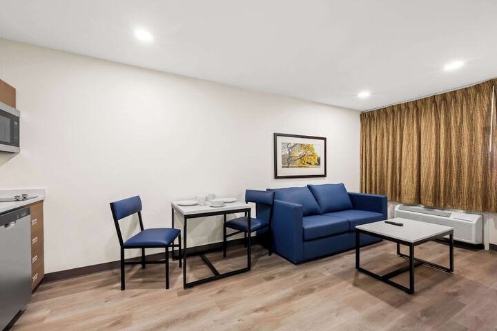 Room 10 of 29