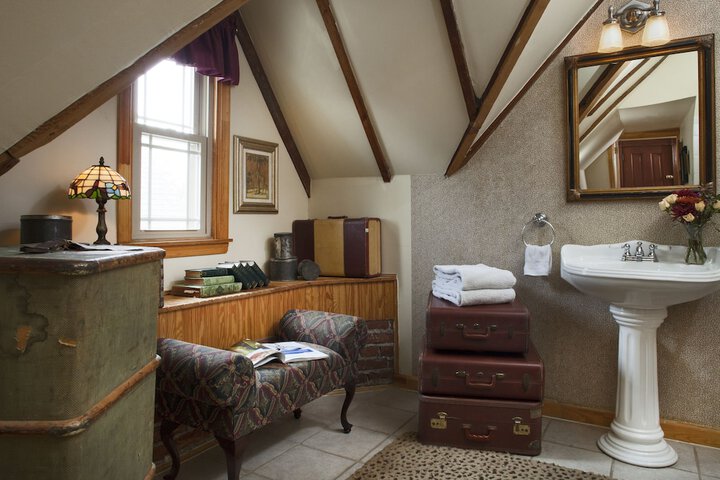 Room 18 of 45