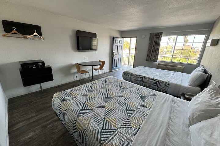 Room 11 of 38